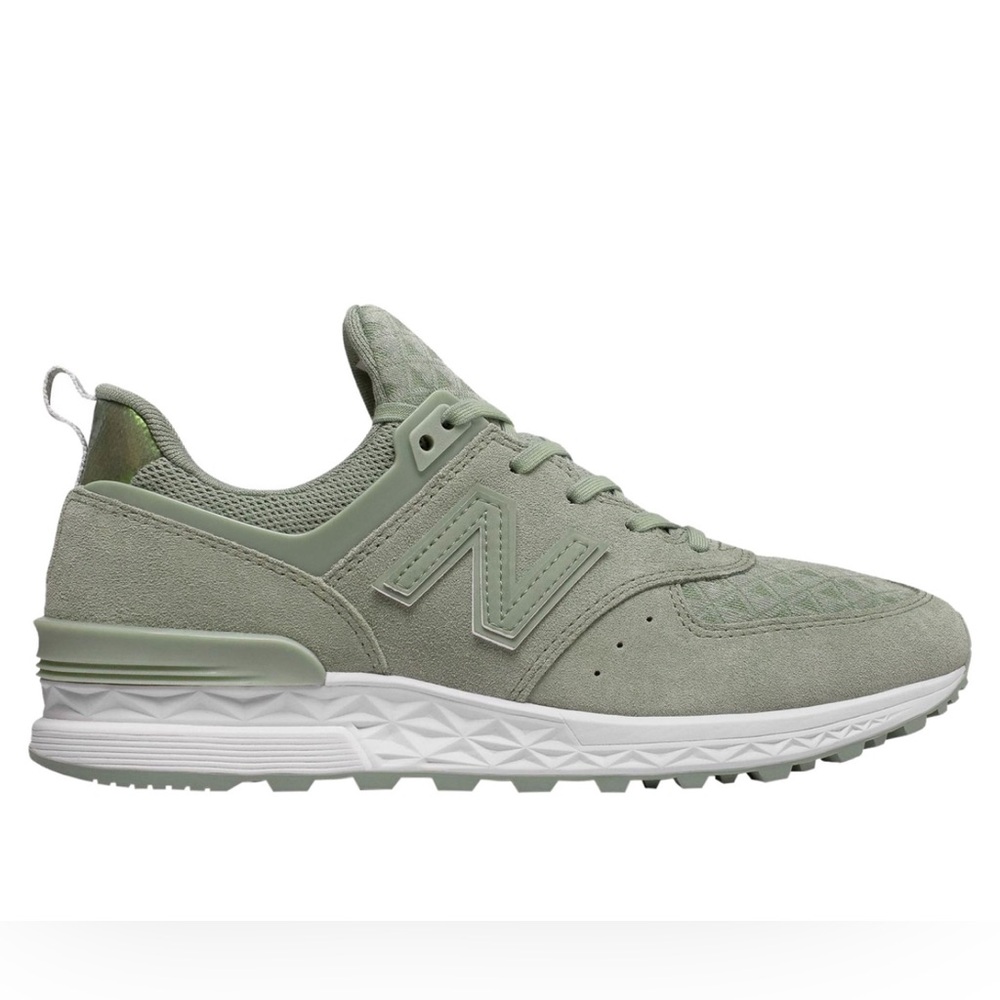 New Balance women’s lifestyle shoe